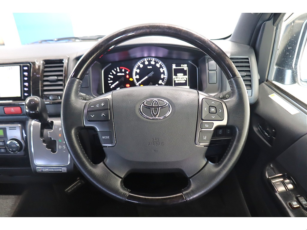 トヨタ ハイエースバン(24枚目)