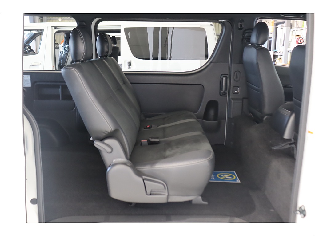 トヨタ ハイエースバン(34枚目)