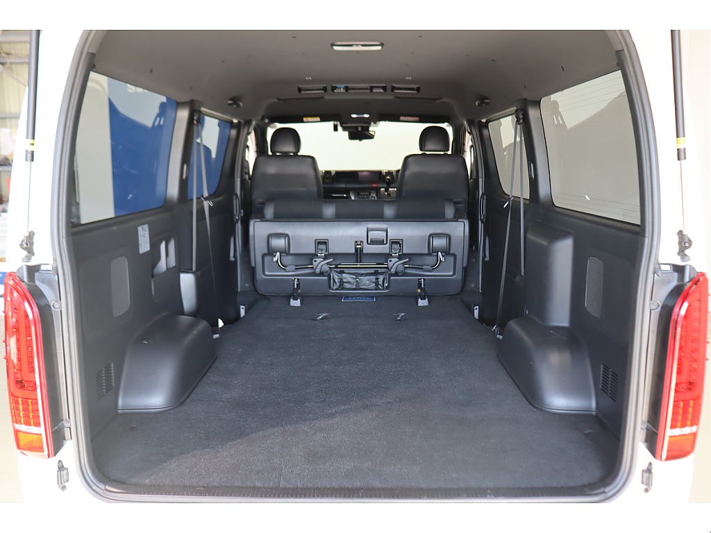 トヨタ ハイエースバン(9枚目)