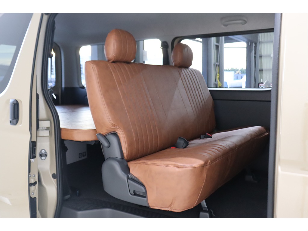 ゆったり座れる３人掛けセカンドシート♪