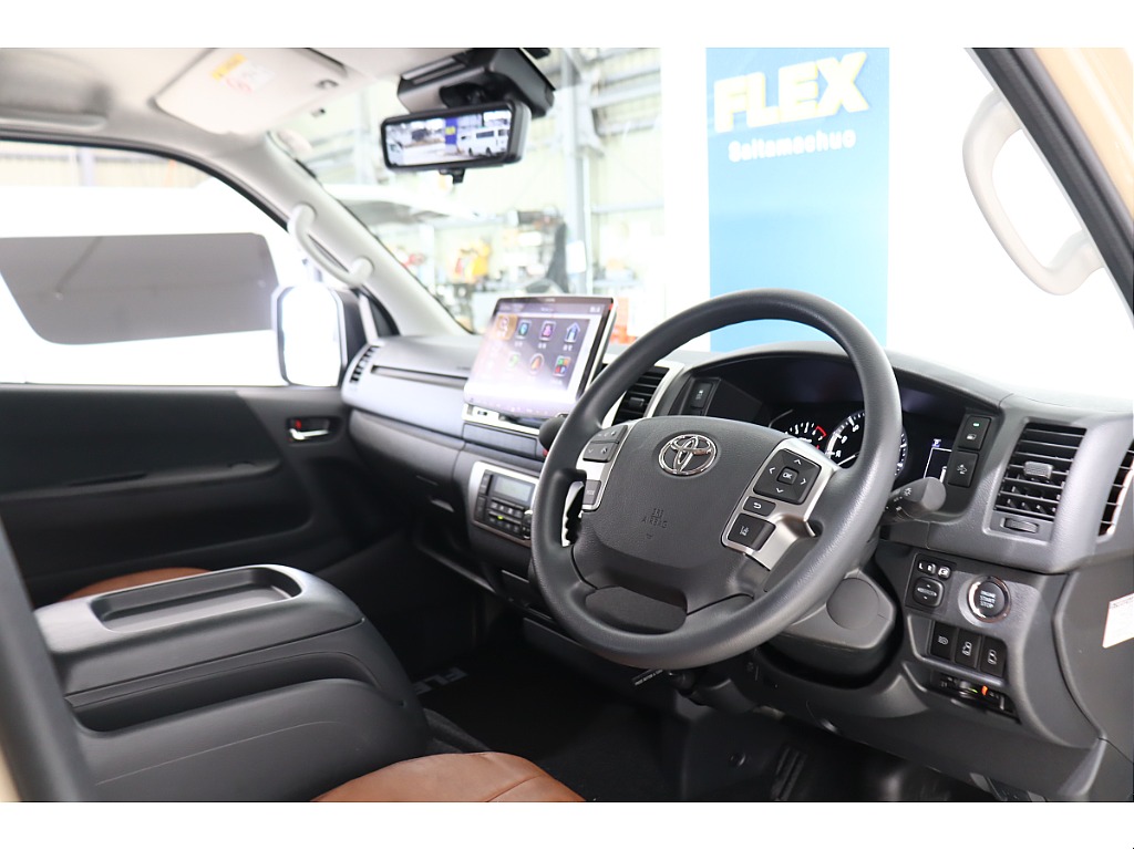 オーディオ操作や安全装置の操作はステアリングスイッチにお任せ！