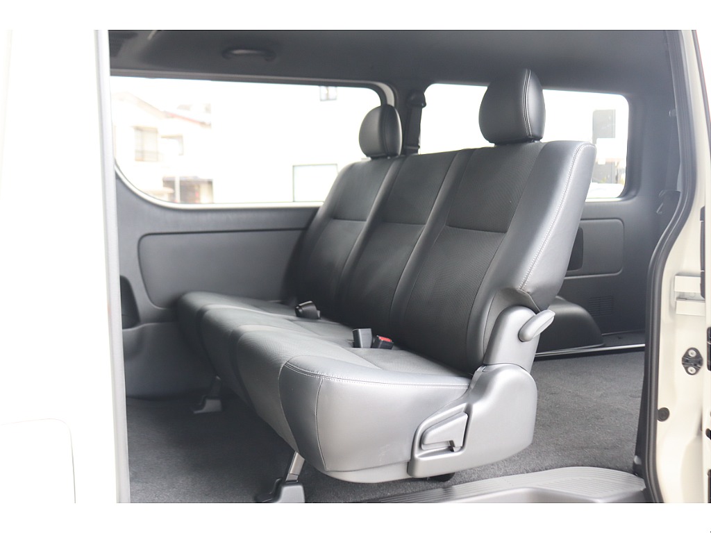 トヨタ ハイエースバン(10枚目)