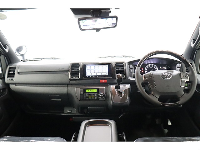 マホガニー調インテリアが特徴的なダークプライムⅡ専用コックピット！