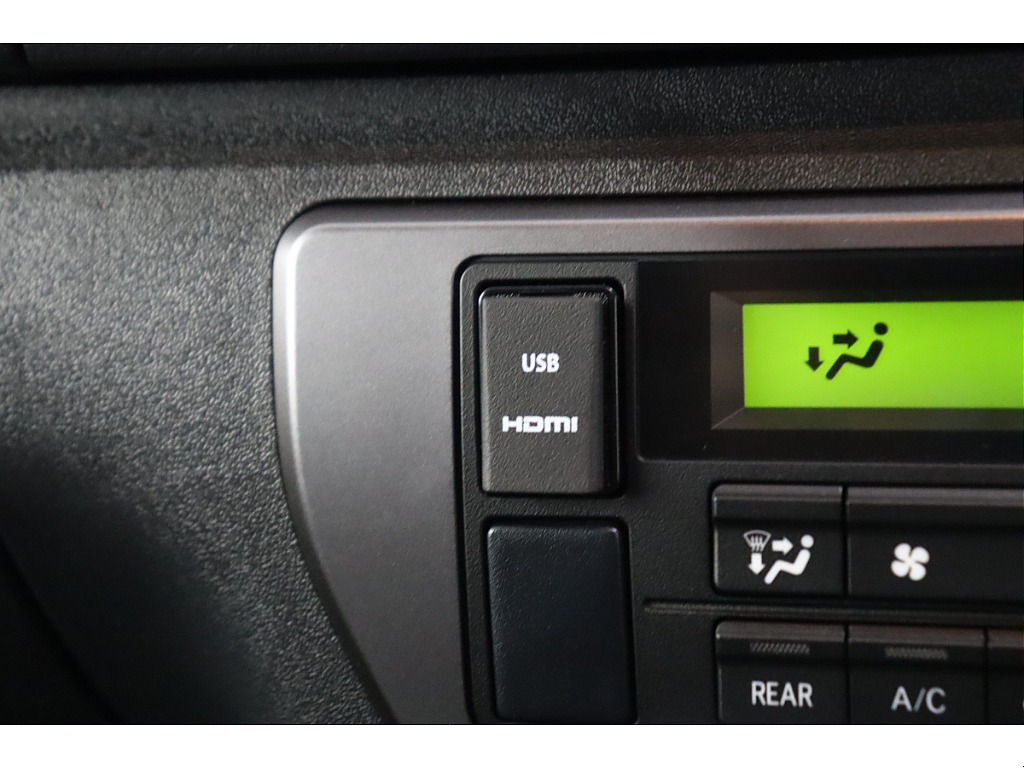 トヨタ ハイエースバン(7枚目)