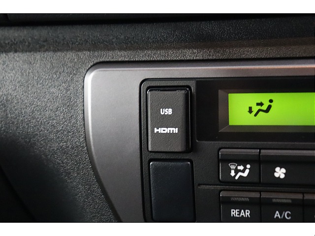 スマートフォンのミラーリング対応のHDMI/USM端子を装着済み！