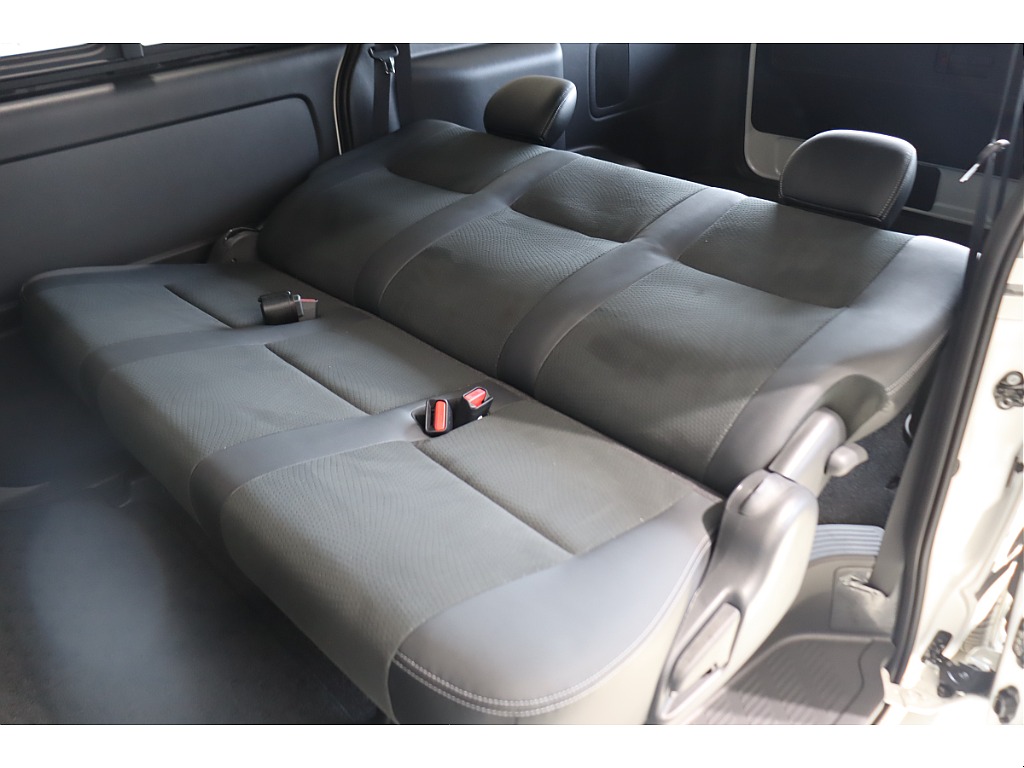 シーンに合せてシートアレンジが可能です☆