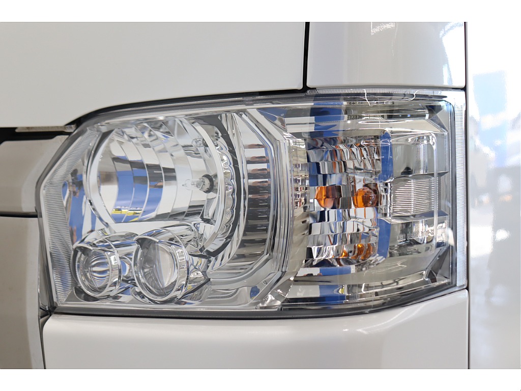 LEDヘッドライトも標準装備となります！