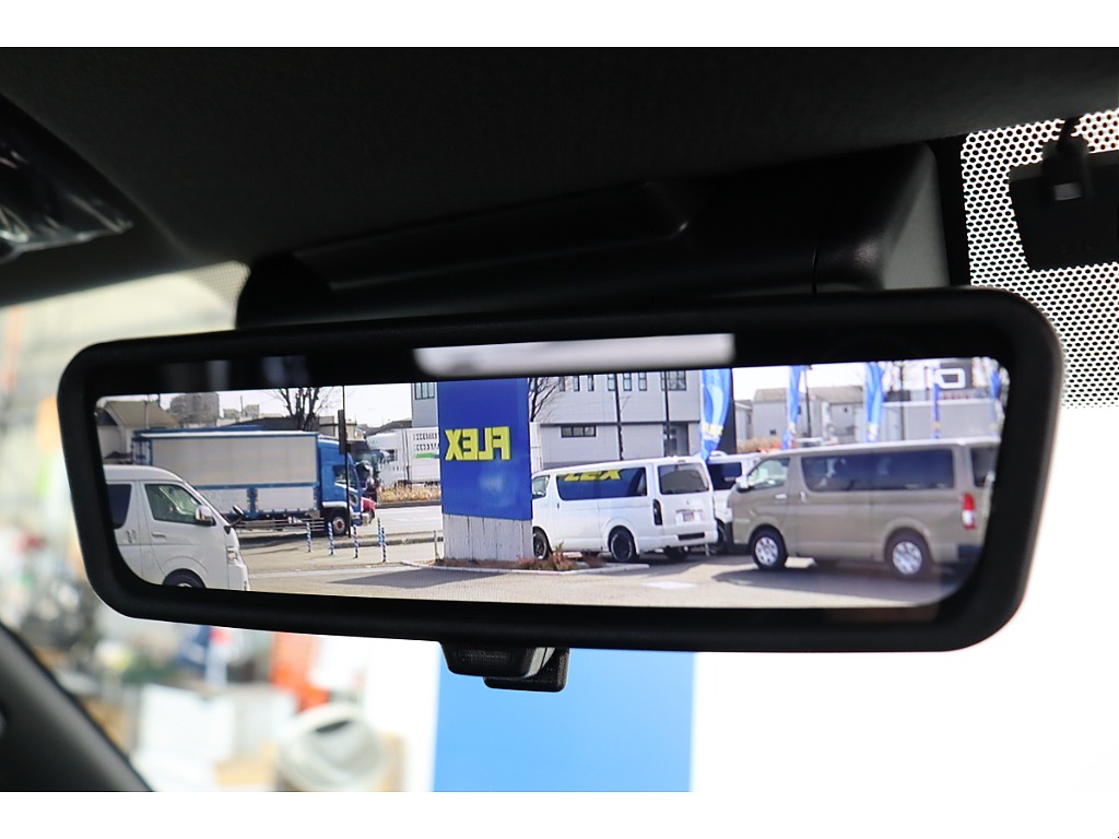 メーカーオプションのデジタルインナーミラーも装備しております☆