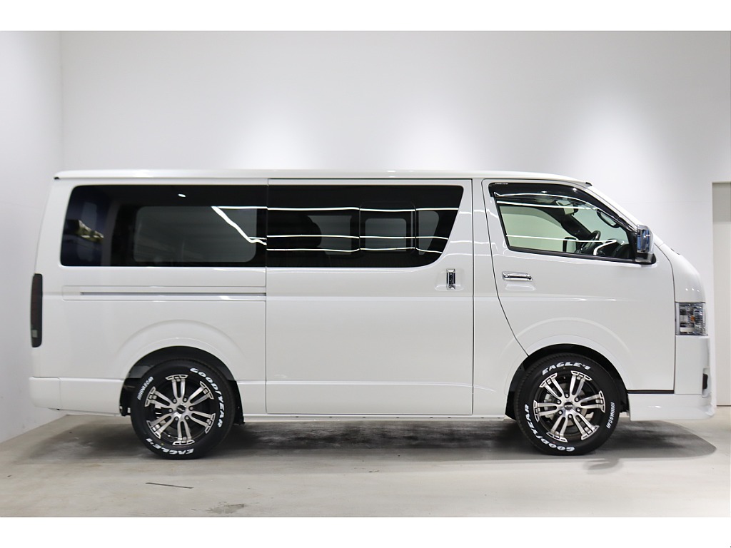 リアフィルムやカーテンなどもカスタム可能となります☆