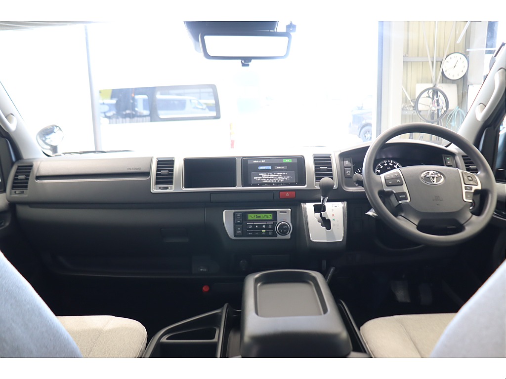 新車ハイエースワゴン/ORCA茶木目内装が入庫いたしました！