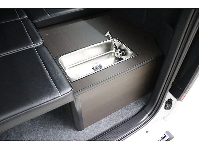 10?給排水タンクや格納式カセットコンロ等のキッチン機能も搭載☆