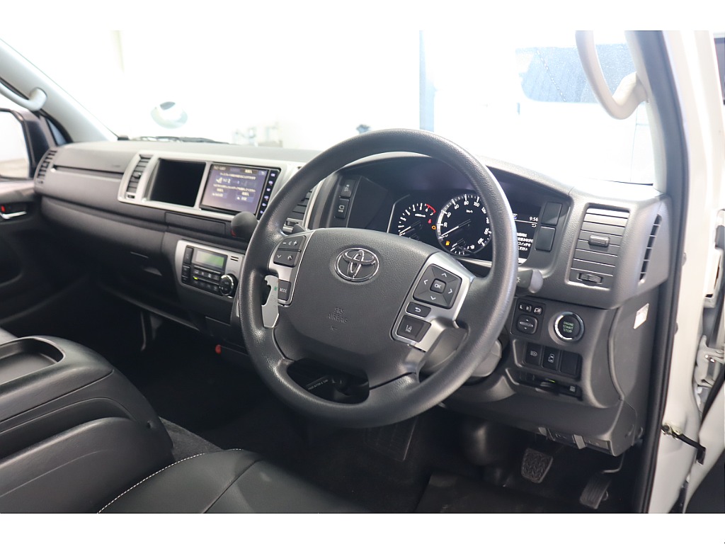 便利なステアリングオーディオスイッチを搭載！