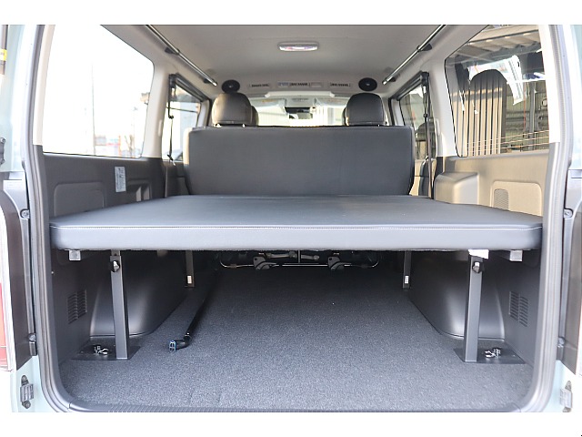 荷室にはFLEXフラットタイプベッドキットを装着済み！