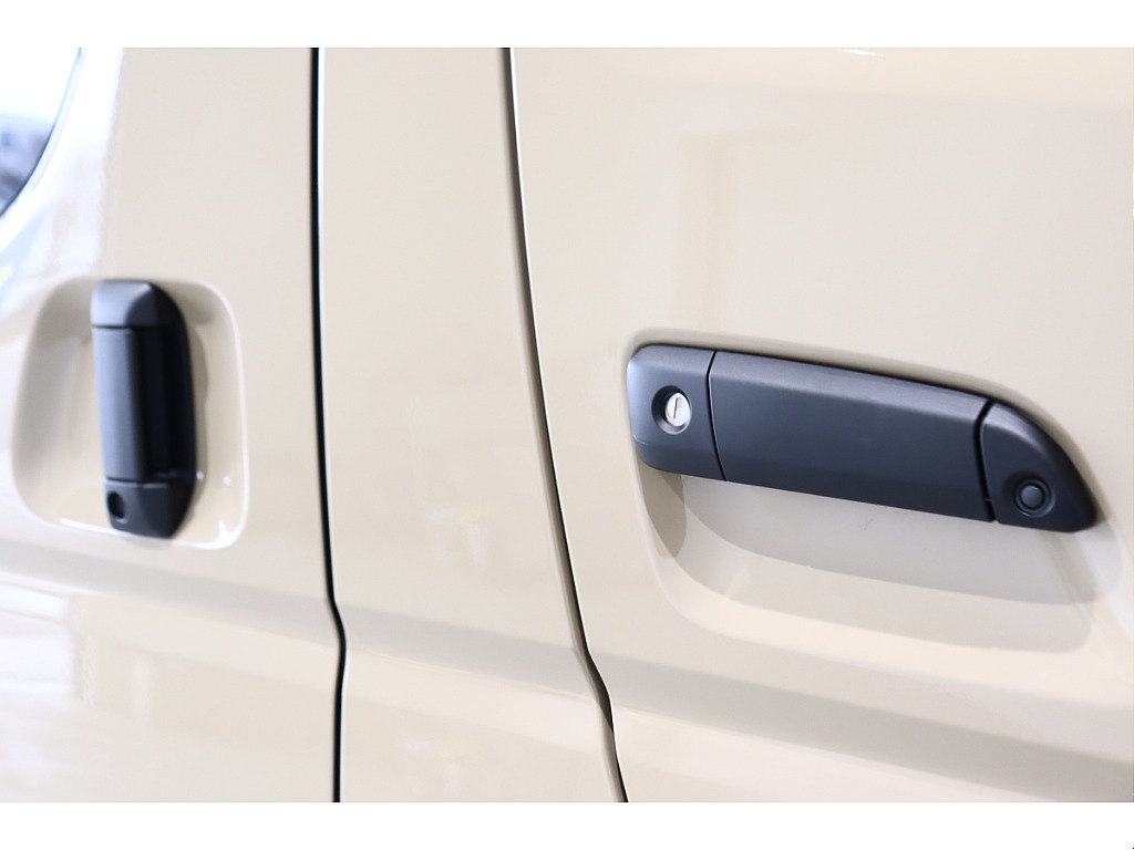 トヨタ ハイエースバン(27枚目)