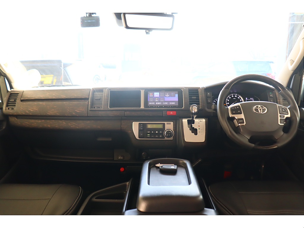 トヨタ ハイエース(27枚目)