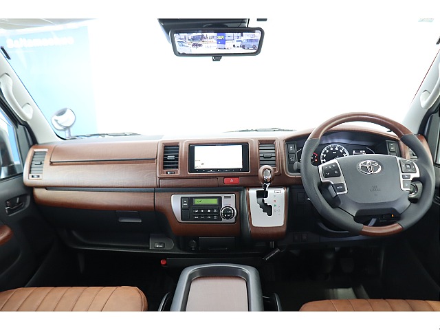 FLEXオリジナル　おしゃれな茶木目インテリアパネルセットを装着済み！