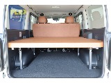 荷室にはクラシックブラウンベッドキット/シートカバーを装着！