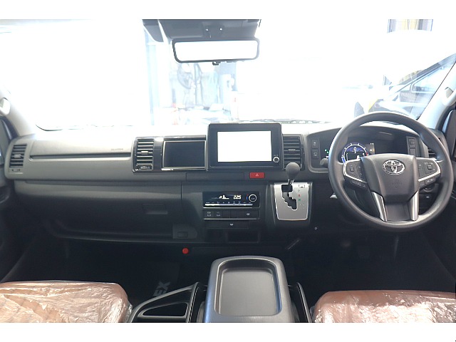 高級感溢れるコックピット！8インチディスプレイオーディオが標準装備！