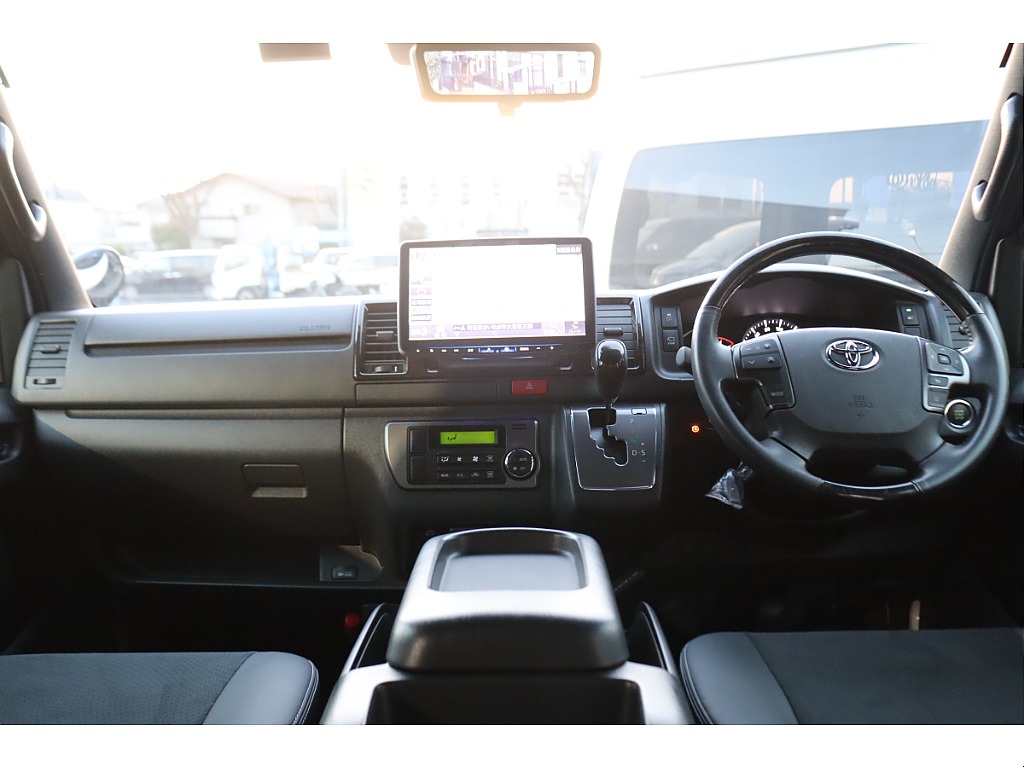 現車確認は、ハイエースさいたま中央店までお越しください☆