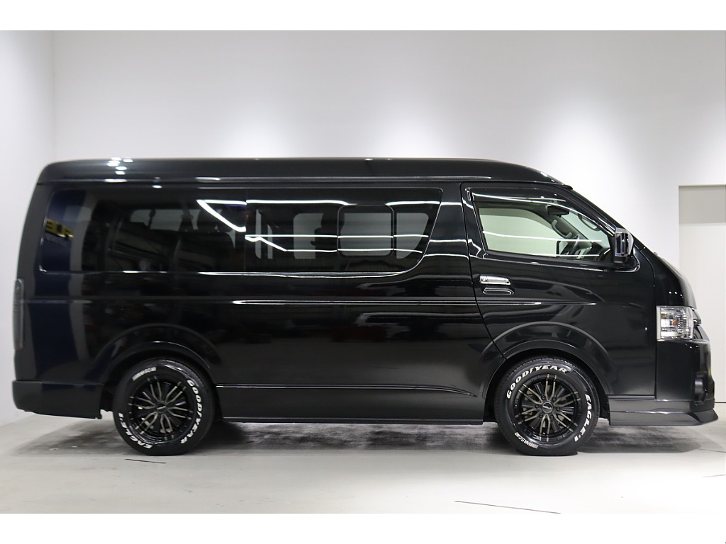 換気も可能な小窓付きガラス！