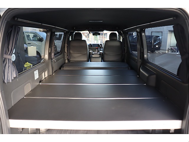 フルフラット展開可能なベッドキット装着！