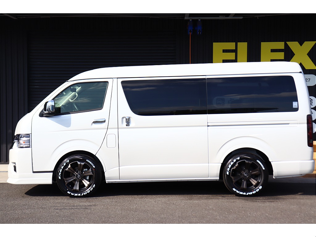 開け閉め楽々なパワースライドドアを完備！