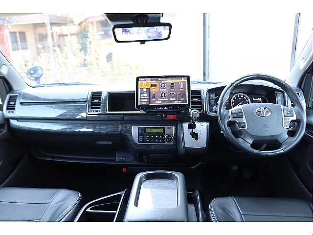 コックピットには黒木目調インテリアパネルセットで装飾済み！大画面のアルパインBIGX11インチフルメディアナビを搭載！