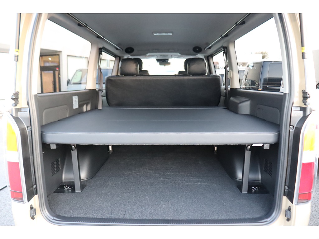 荷室にはフラットタイプベットキットを装着済み！