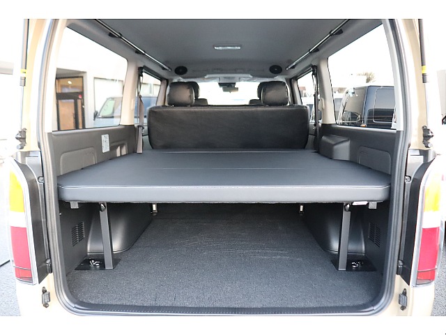 荷室にはフラットタイプベットキットを装着済み！