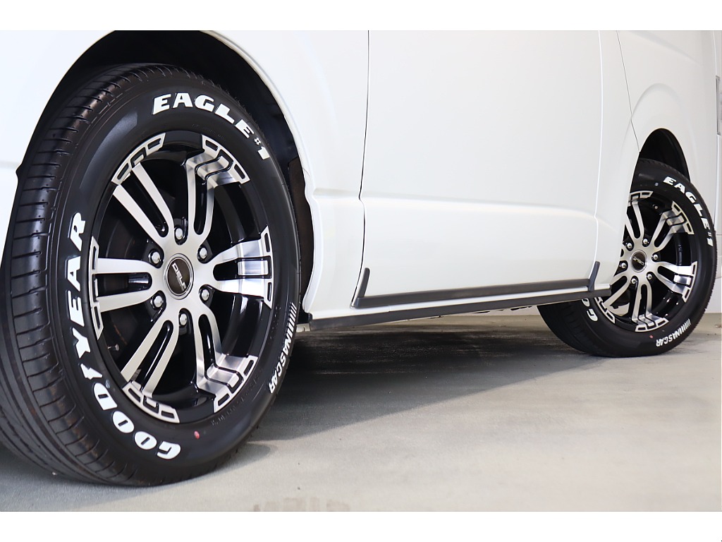 ハイエースでは王道のナスカータイヤ☆