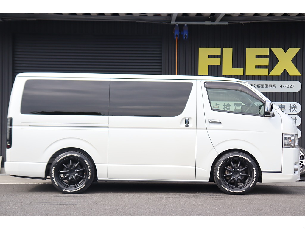 リアカーテンなどの追加カスタムも承ります☆