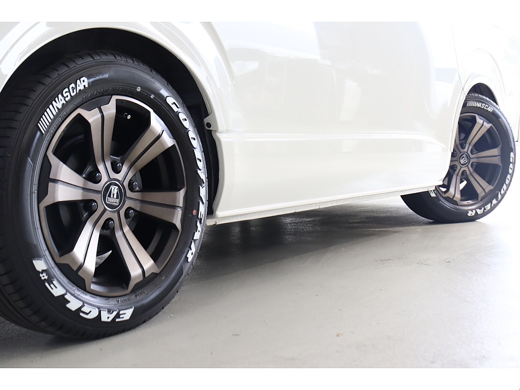 アーバングランデ17インチAWにナスカータイヤが装着済み☆