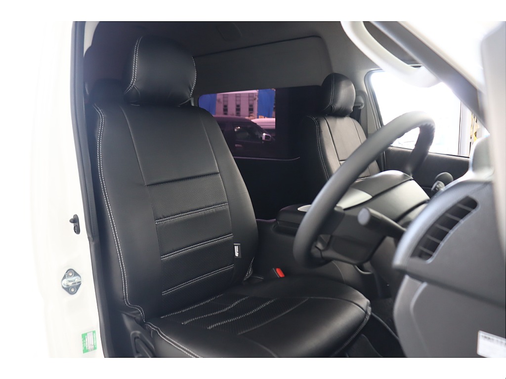 全席に新品黒革調シートカバーをカスタム☆