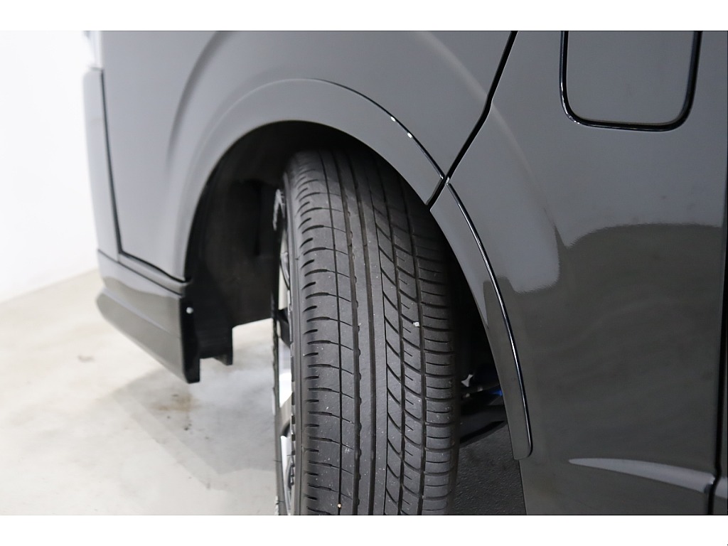 ボディ同色のオーバーフェンダー装着！