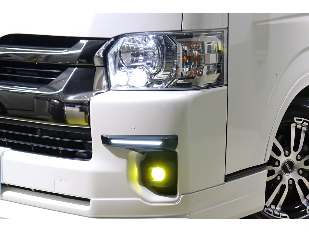 引き締まった印象のモデリスタ LEDシグネチャーイルミが装着済み！