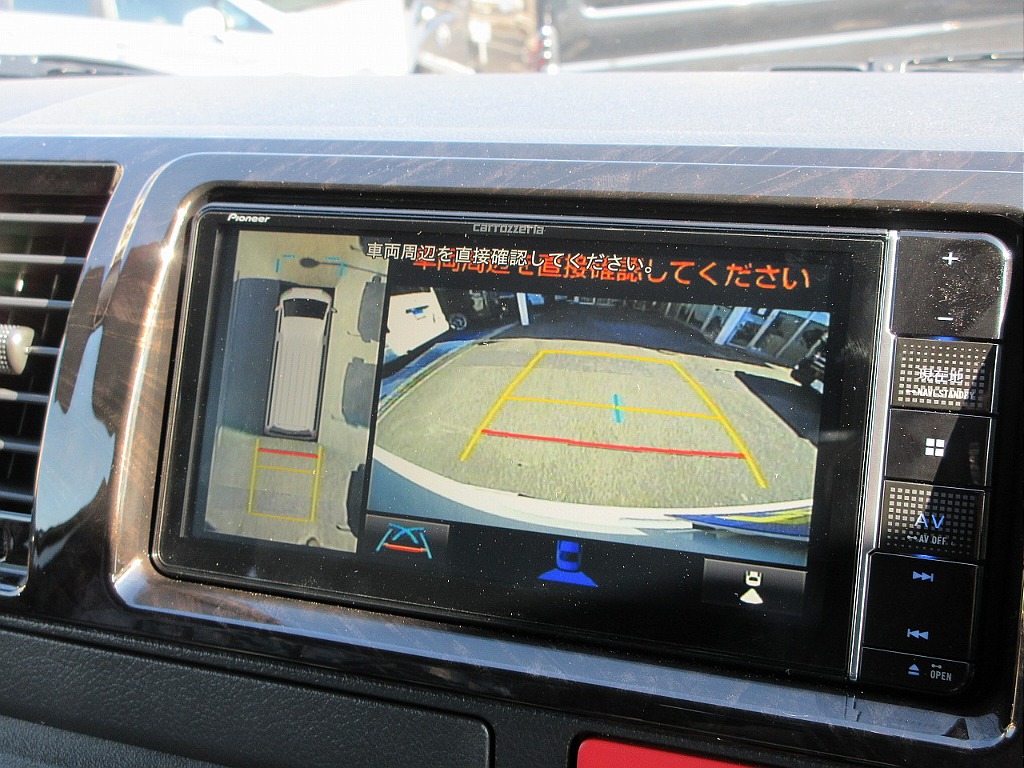 現行型メーカーオプションのパノラミックビューモニターも完備！駐車時の安心感が違います♪