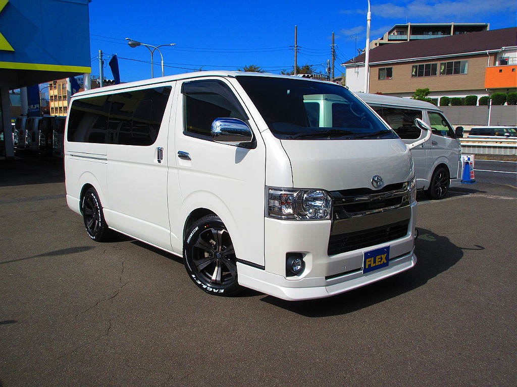 横から見てもカッコいい♪ローダウンされた箱車は問答無用でキマってます♪