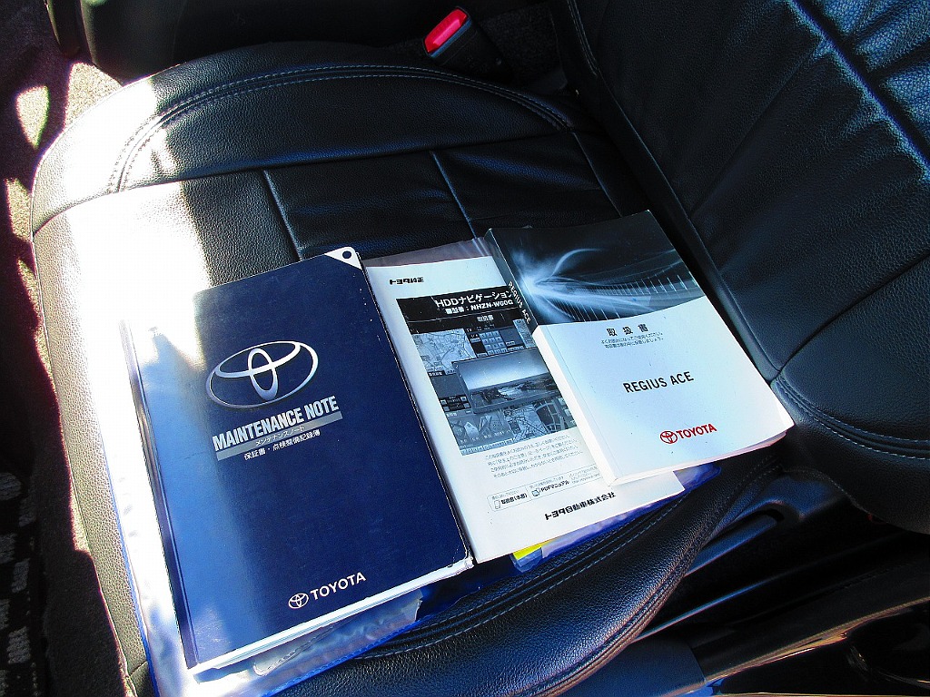 取説・保証書・ナビ取説揃っております！中古車ですと欠品も多いですがしっかり完備♪