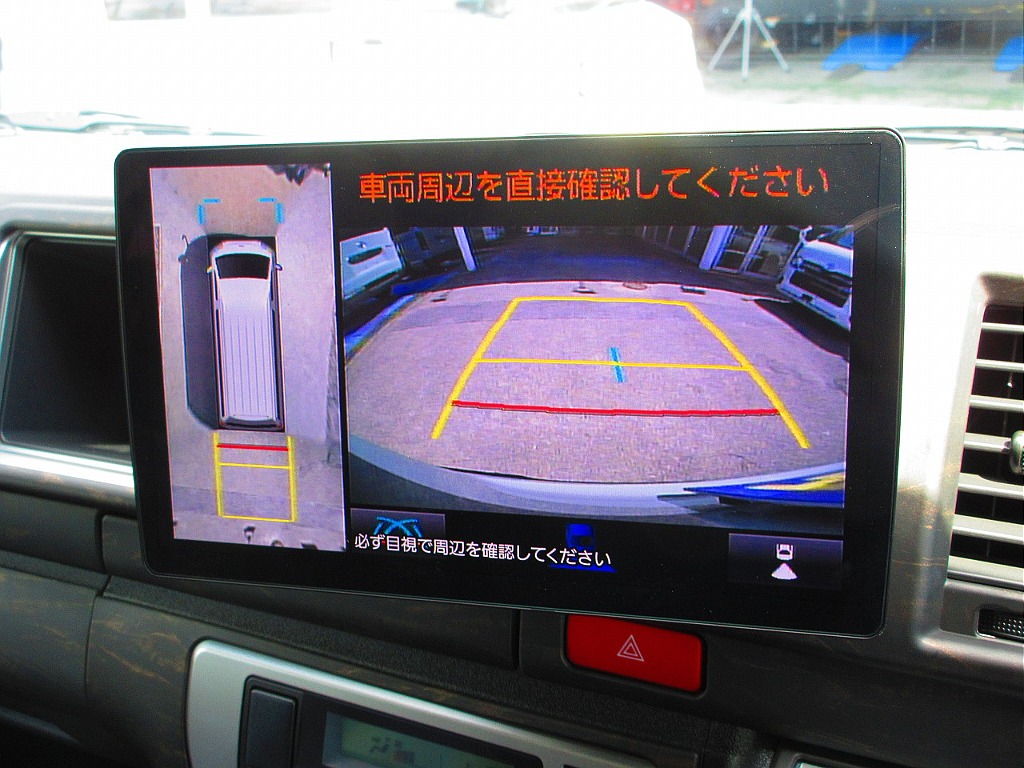 メーカーオプションのパノラミックビューモニターも完備！駐車時の安心感が違います！