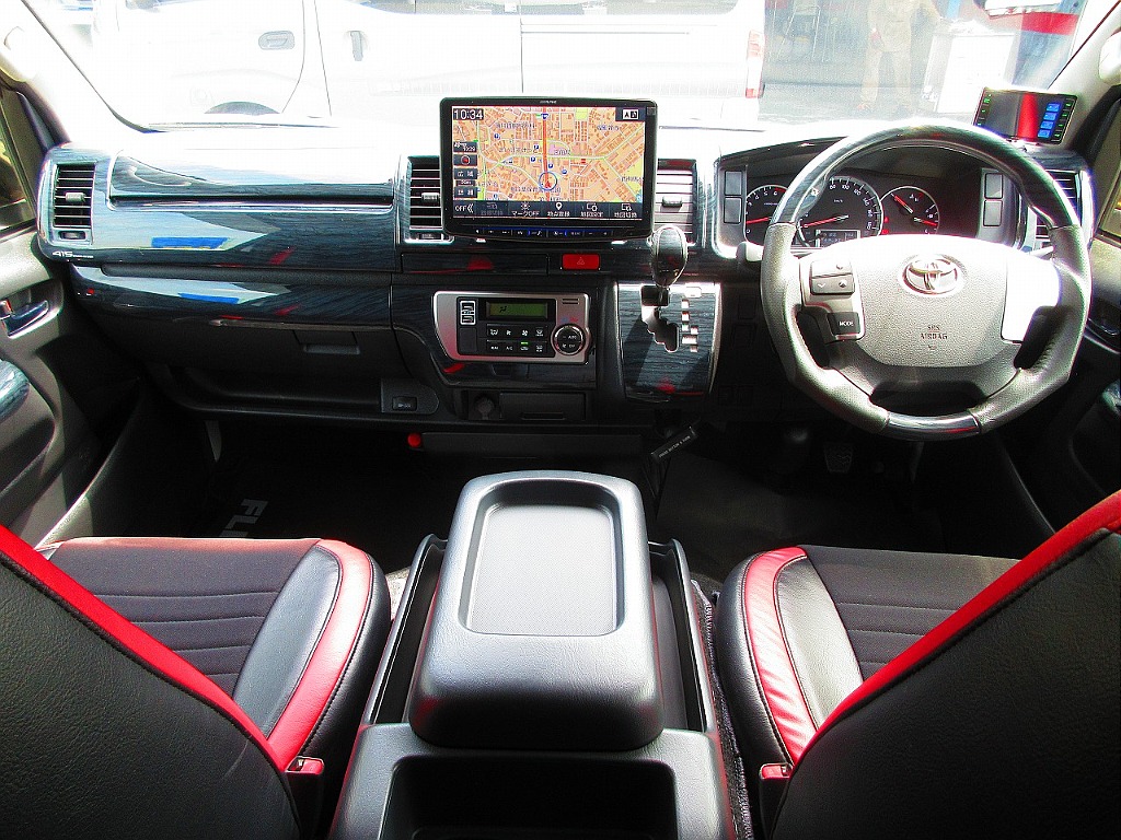 広々室内は運転もしやすい！座面も高く見晴らしもグッドですよっ♪