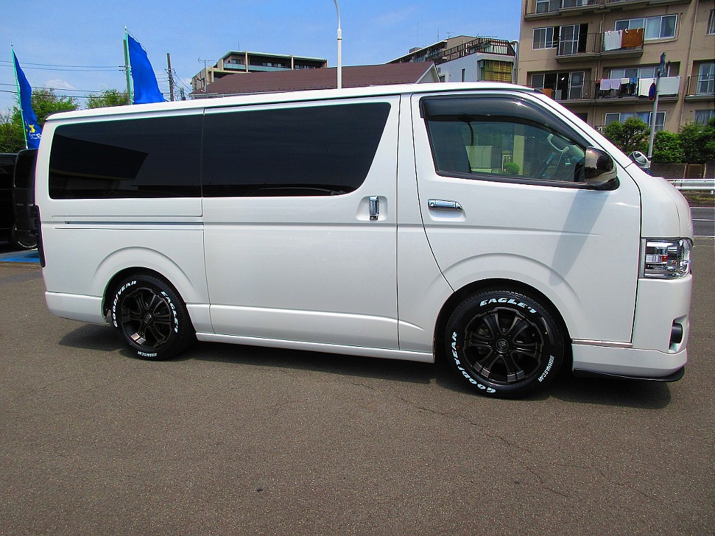 横から見てもキマってます♪ローダウンされた箱車は問答無用でカッコいいんです！！！