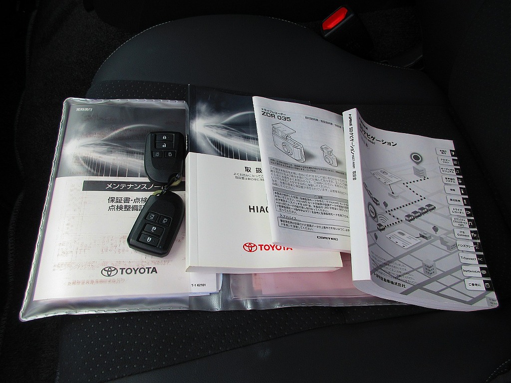 買取り直販車ですので取説・ナビ取説・ドラレコ取説・メンテナンスノート・スペアキー全て揃っておりますよっ♪