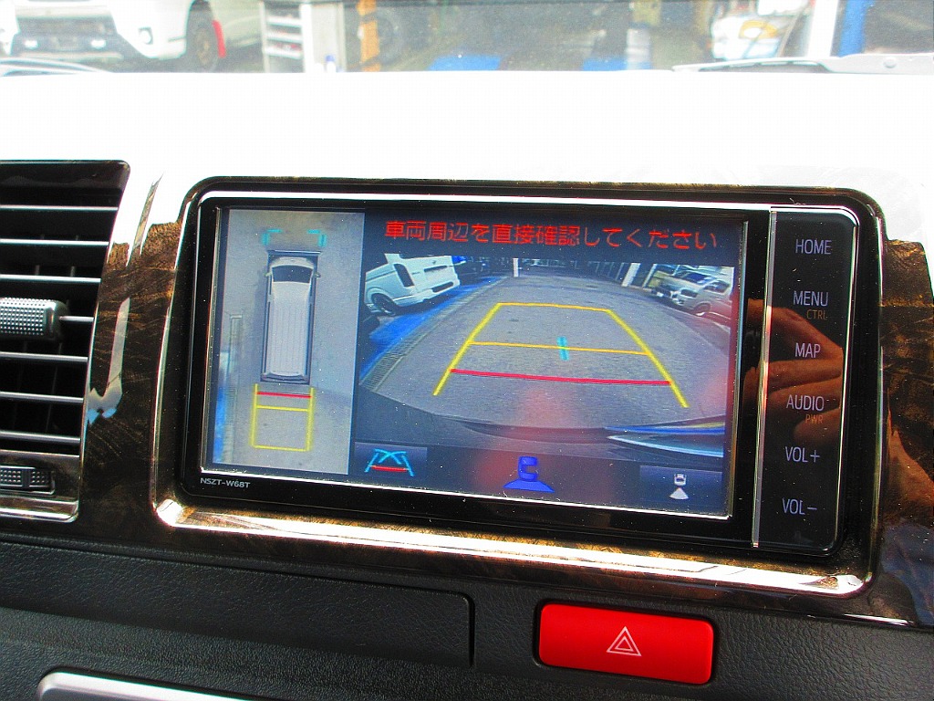 メーカーオプションのパノラミックビューモニター搭載車！駐車時の安心感が違いますねっ♪