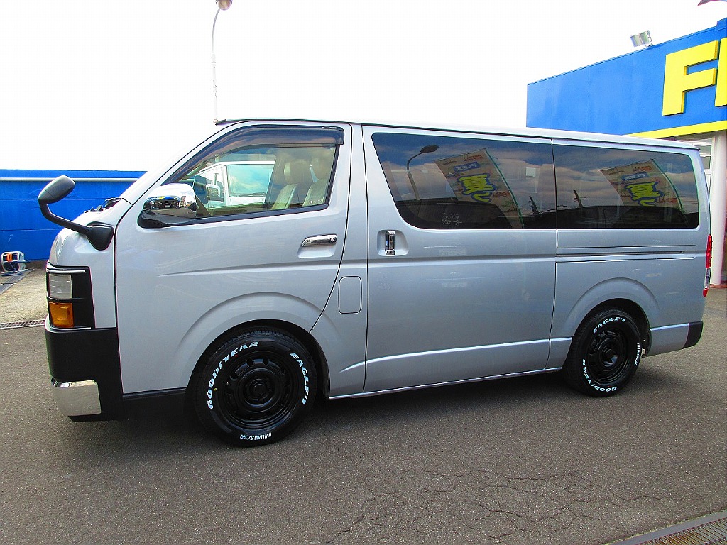 横から見てもカッコいい！！！このレトロ感が今どきの車にには無い魅力ですねっ♪