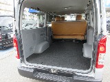 この広大なラゲッジスペースがハイエースの魅力♪荷物や道具を積んでさぁどこへ行きますか♪