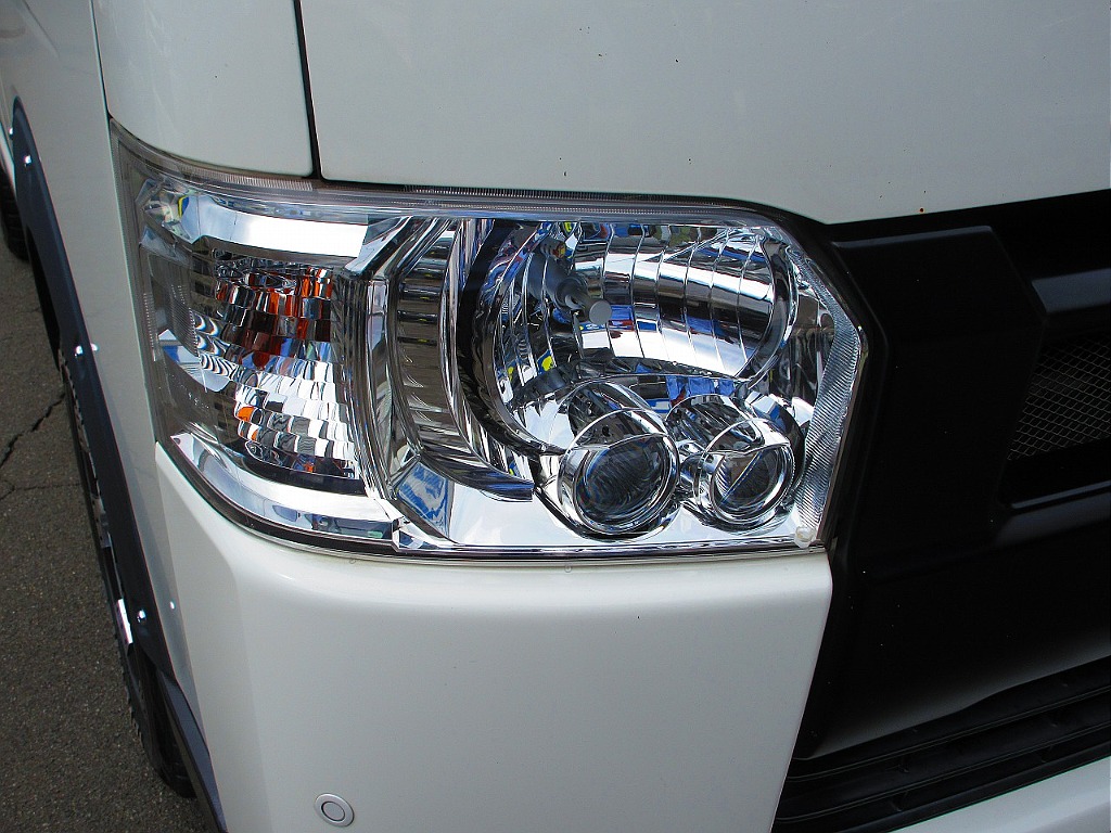 メーカーオプションのＬＥＤヘッドライト搭載車両になります♪ハロゲンとは明るさが違います♪