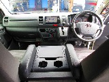 広々とした室内は前３人乗車可能ですよっ♪取り回しも良く運転もしやすいです♪