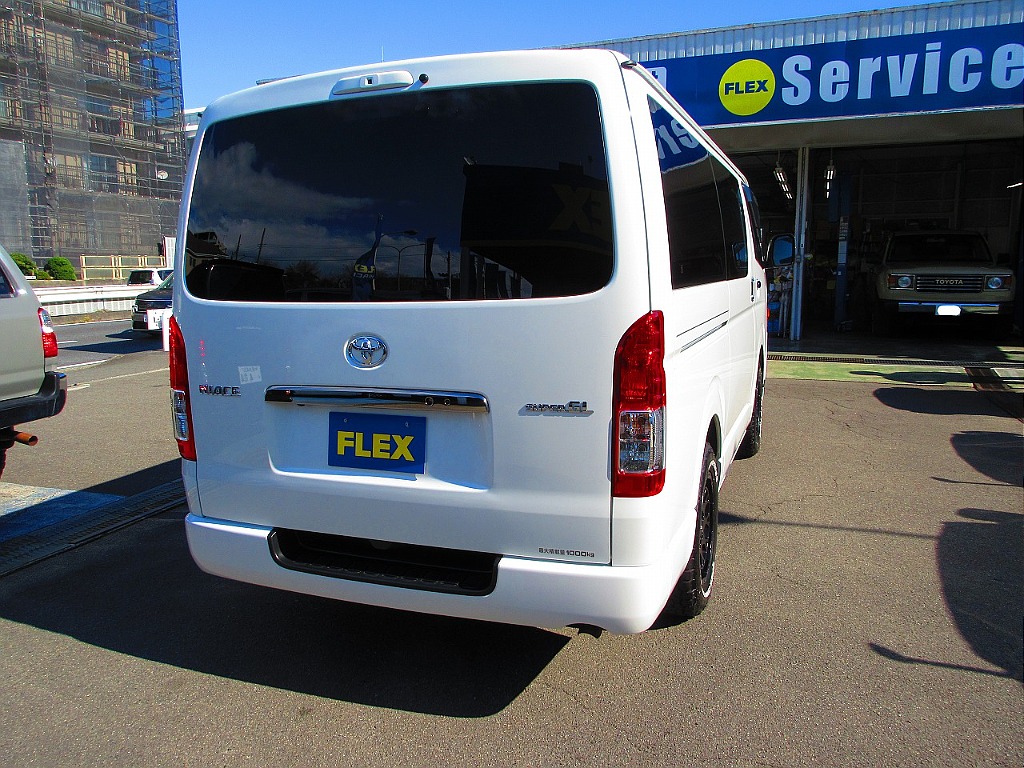 スタイリッシュな後ろ姿！ハイマウントストップランプが目立たなくなりました！