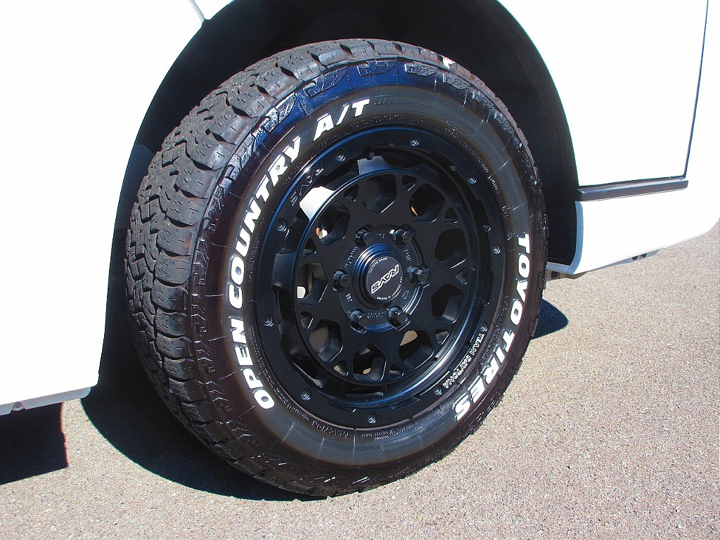 足元にはＲＡＹＳ製Ｍ９・１６インチアルミ！力強い印象を与えてくれます♪