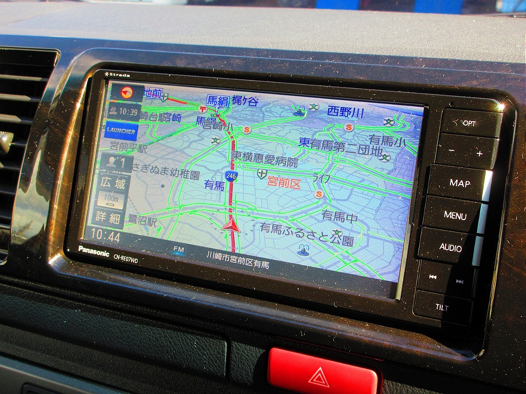 今どきナビは当たり前の装備ですね♪まだまだしっかり使えるナビですよっ♪